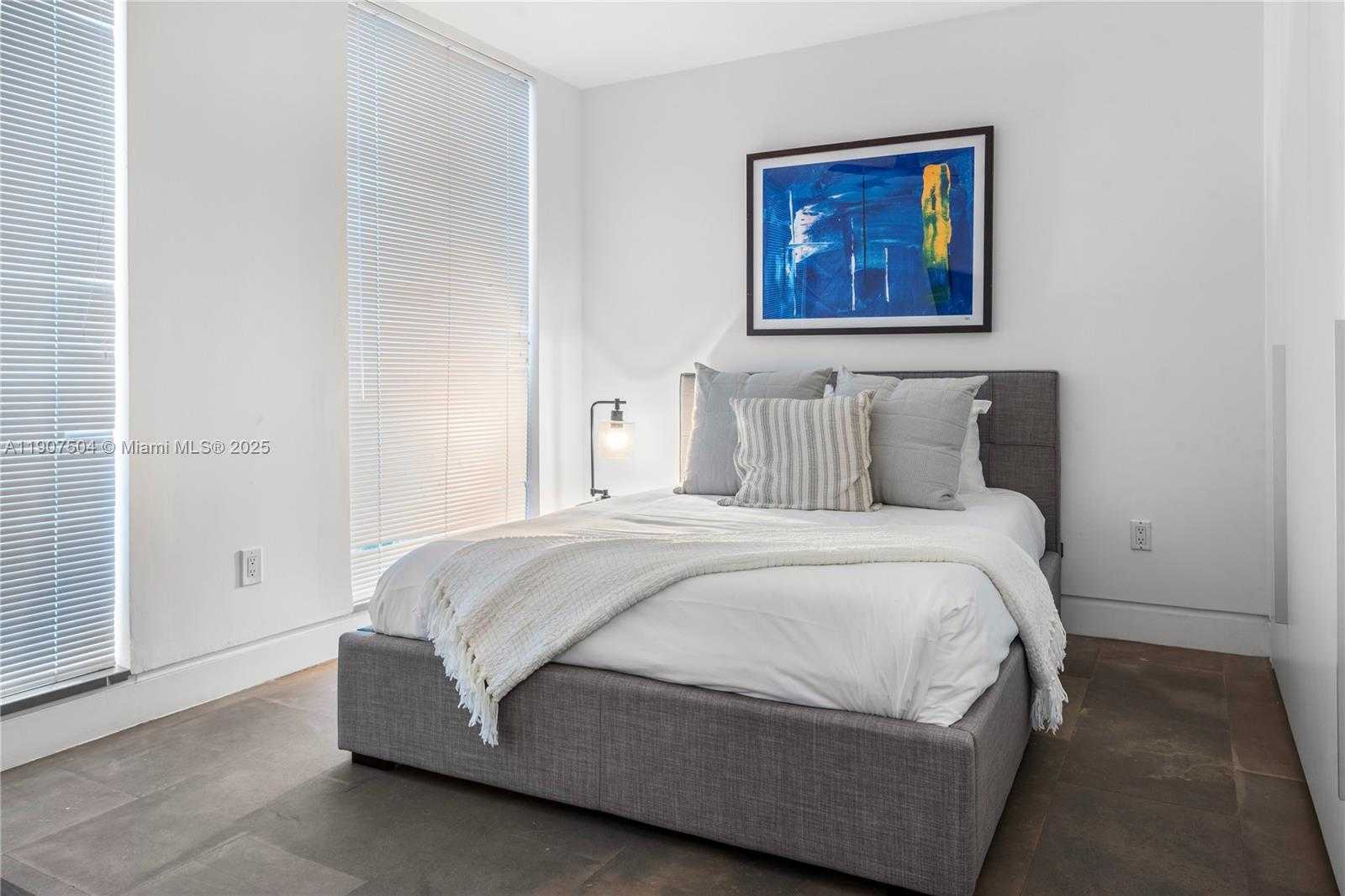 Small Image of 1606 SOUTH BAYSHORE DR #-, Miami Number 44