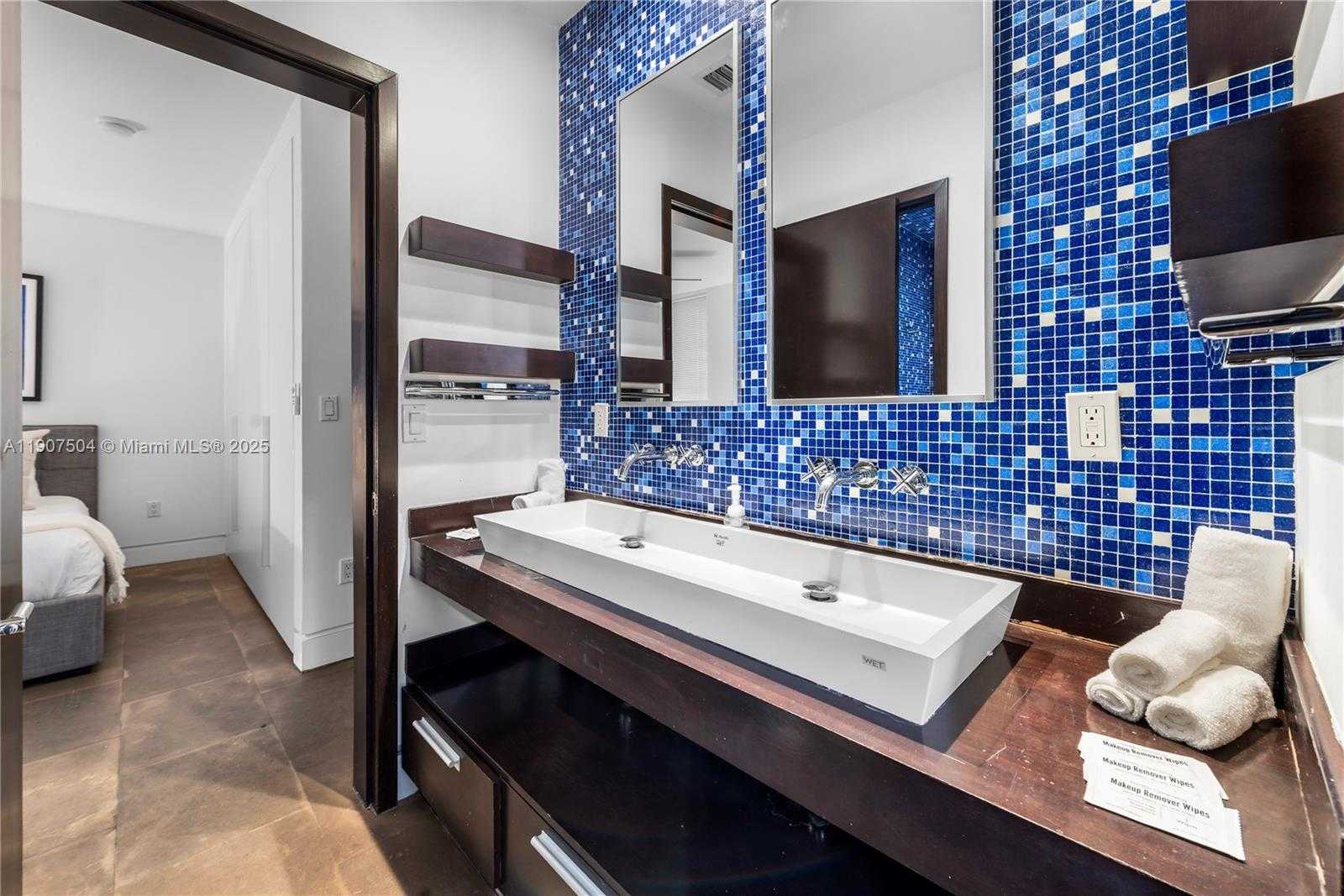 Small Image of 1606 SOUTH BAYSHORE DR #-, Miami Number 54