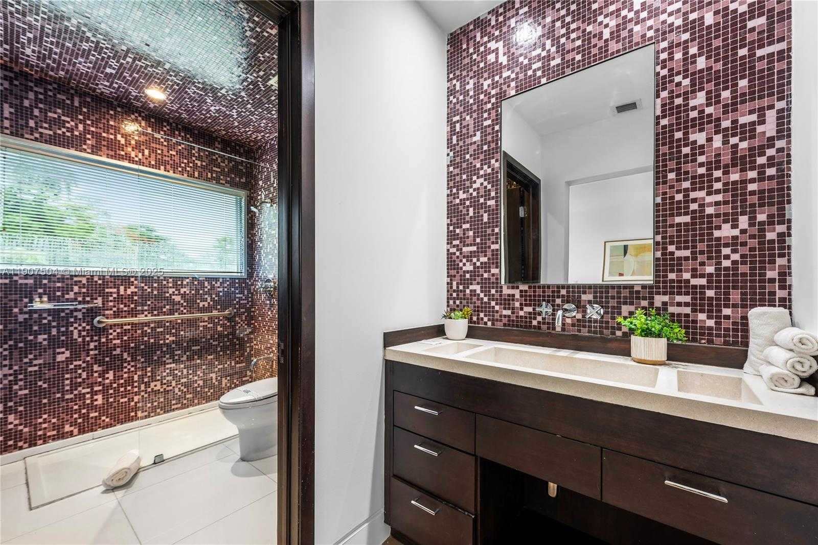 Small Image of 1606 SOUTH BAYSHORE DR #-, Miami Number 60