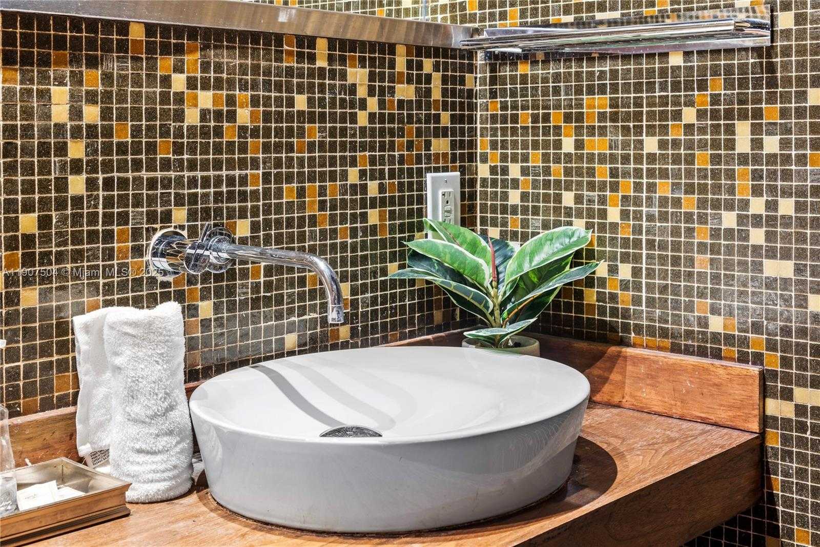 Small Image of 1606 SOUTH BAYSHORE DR #-, Miami Number 66