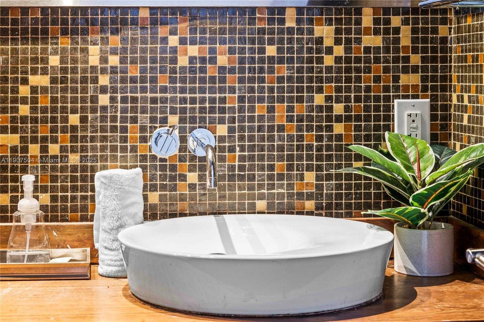 Small Image of 1606 SOUTH BAYSHORE DR #-, Miami Number 67