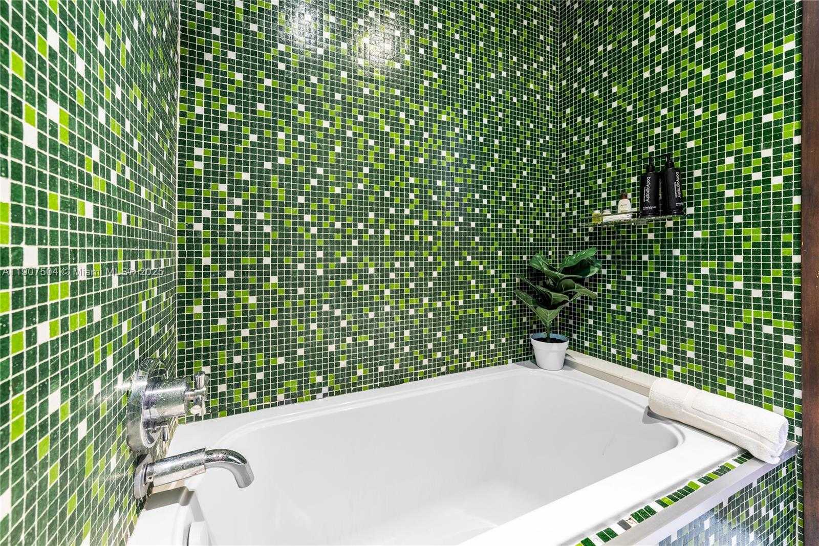 Small Image of 1606 SOUTH BAYSHORE DR #-, Miami Number 68