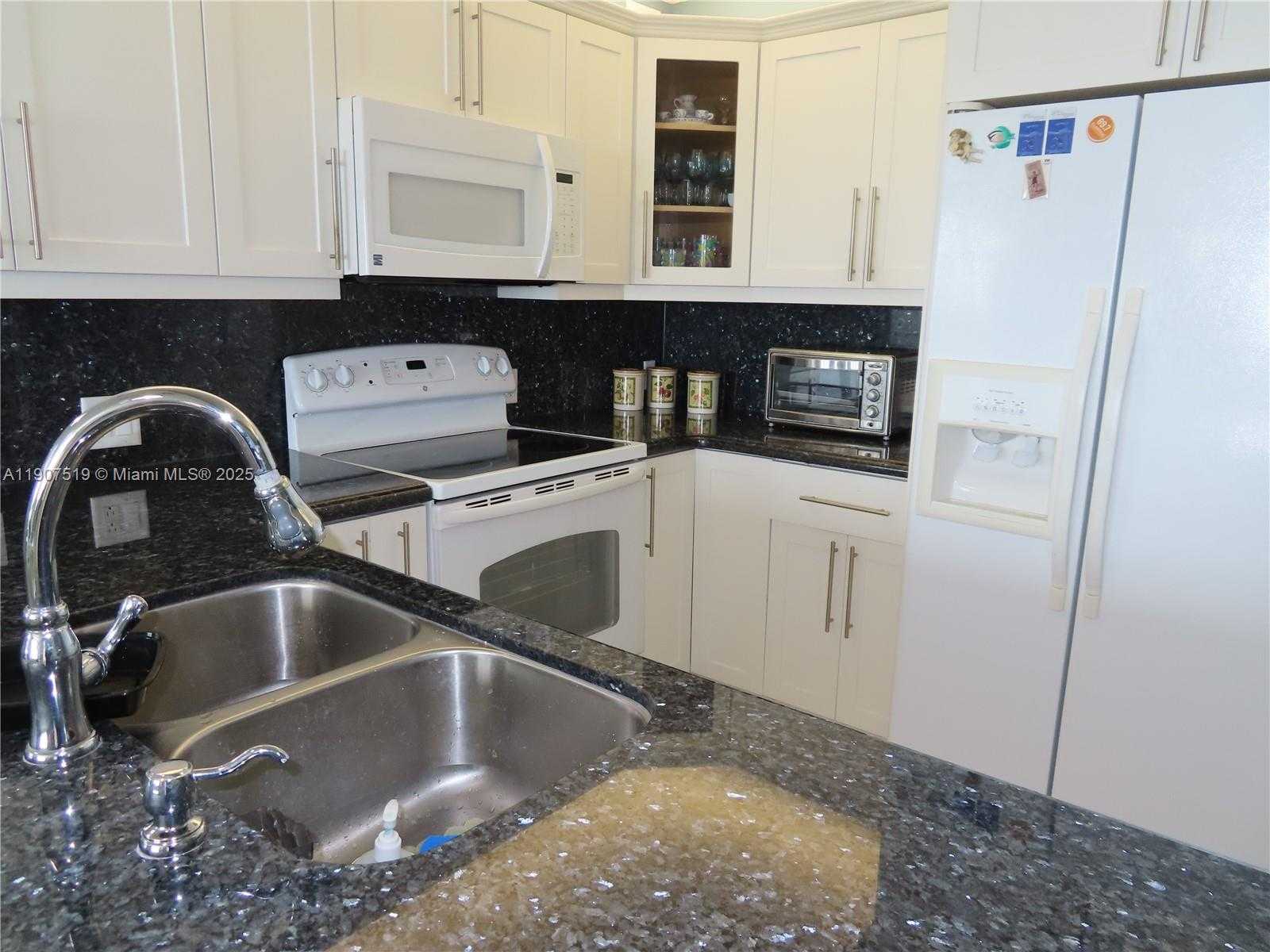 Small Image of 5701 COLLINS AVE #304, Miami Beach Number 12