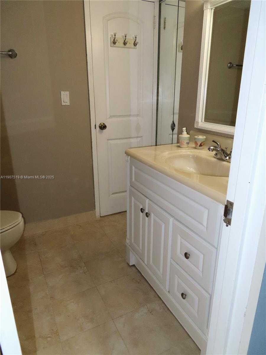 Small Image of 5701 COLLINS AVE #304, Miami Beach Number 15