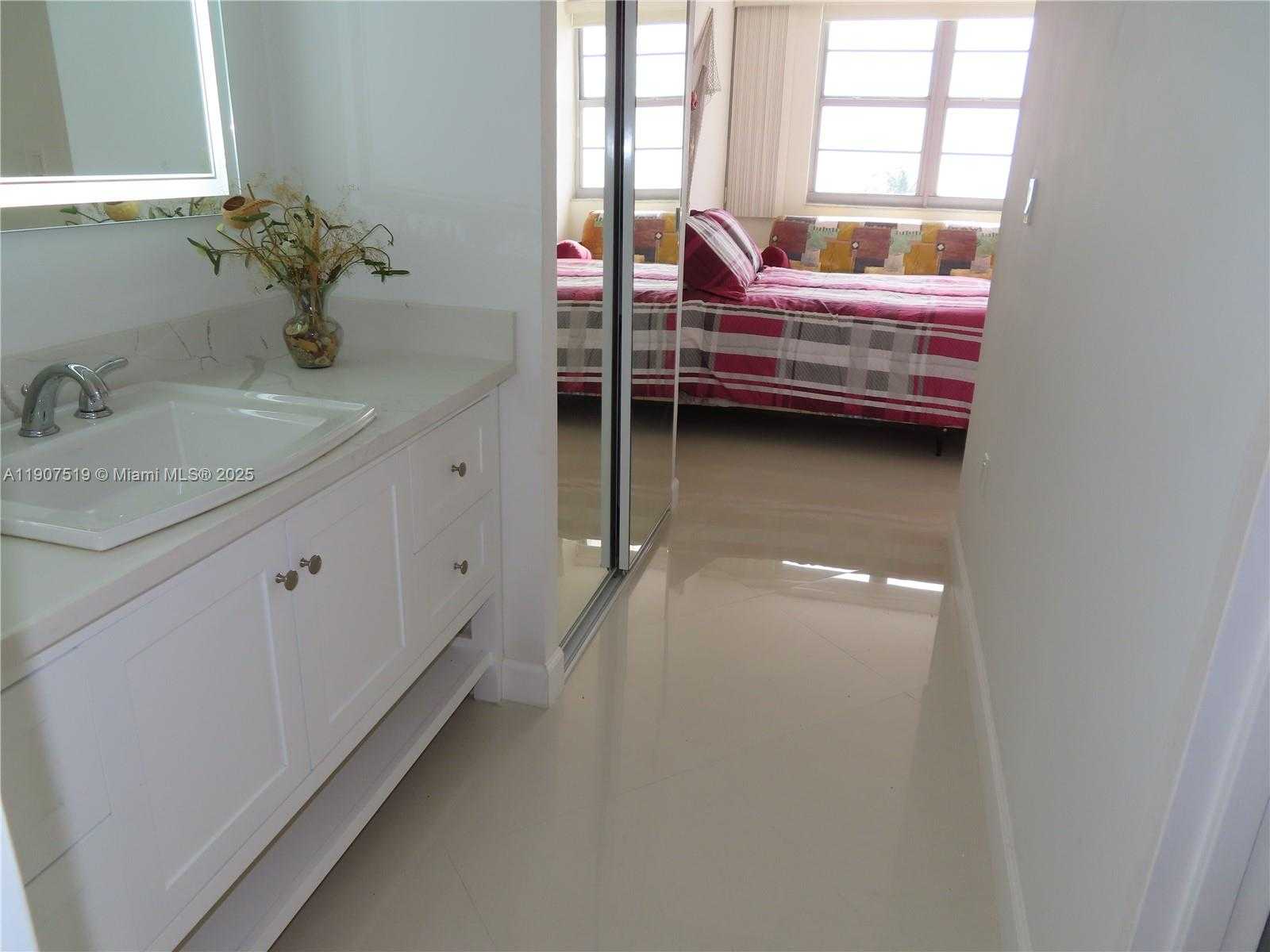 Small Image of 5701 COLLINS AVE #304, Miami Beach Number 16