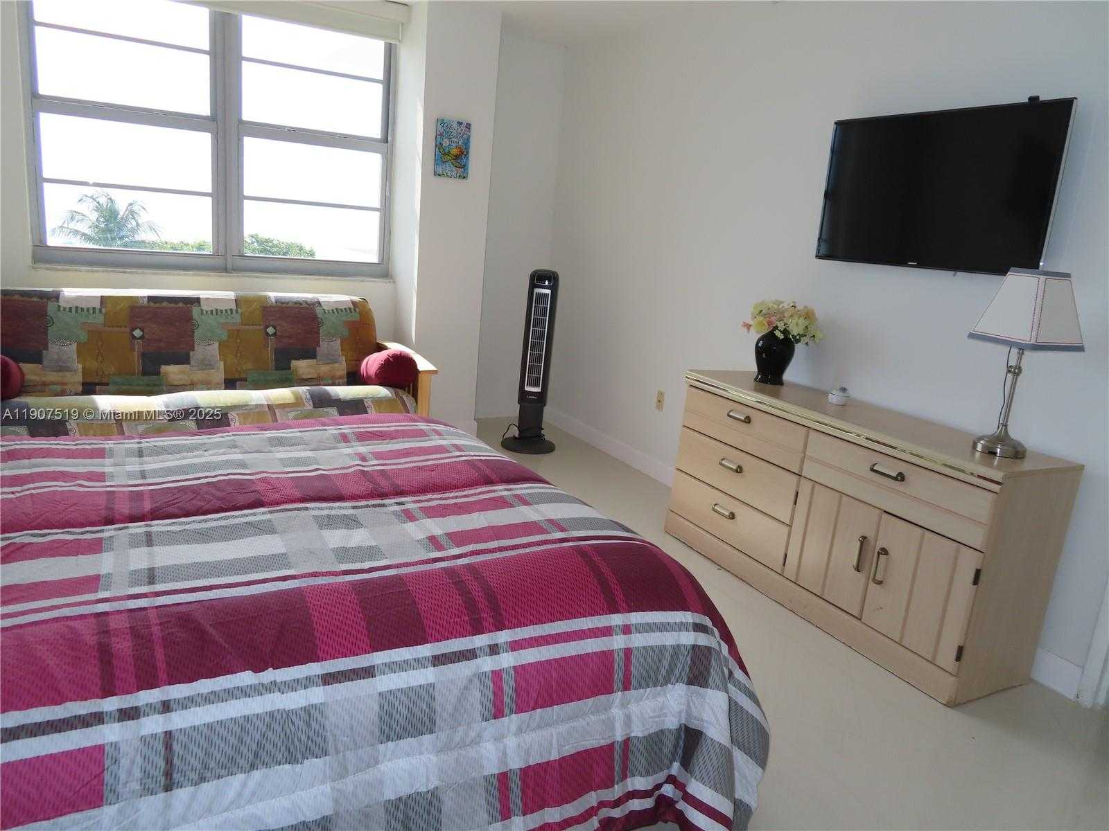 Small Image of 5701 COLLINS AVE #304, Miami Beach Number 18