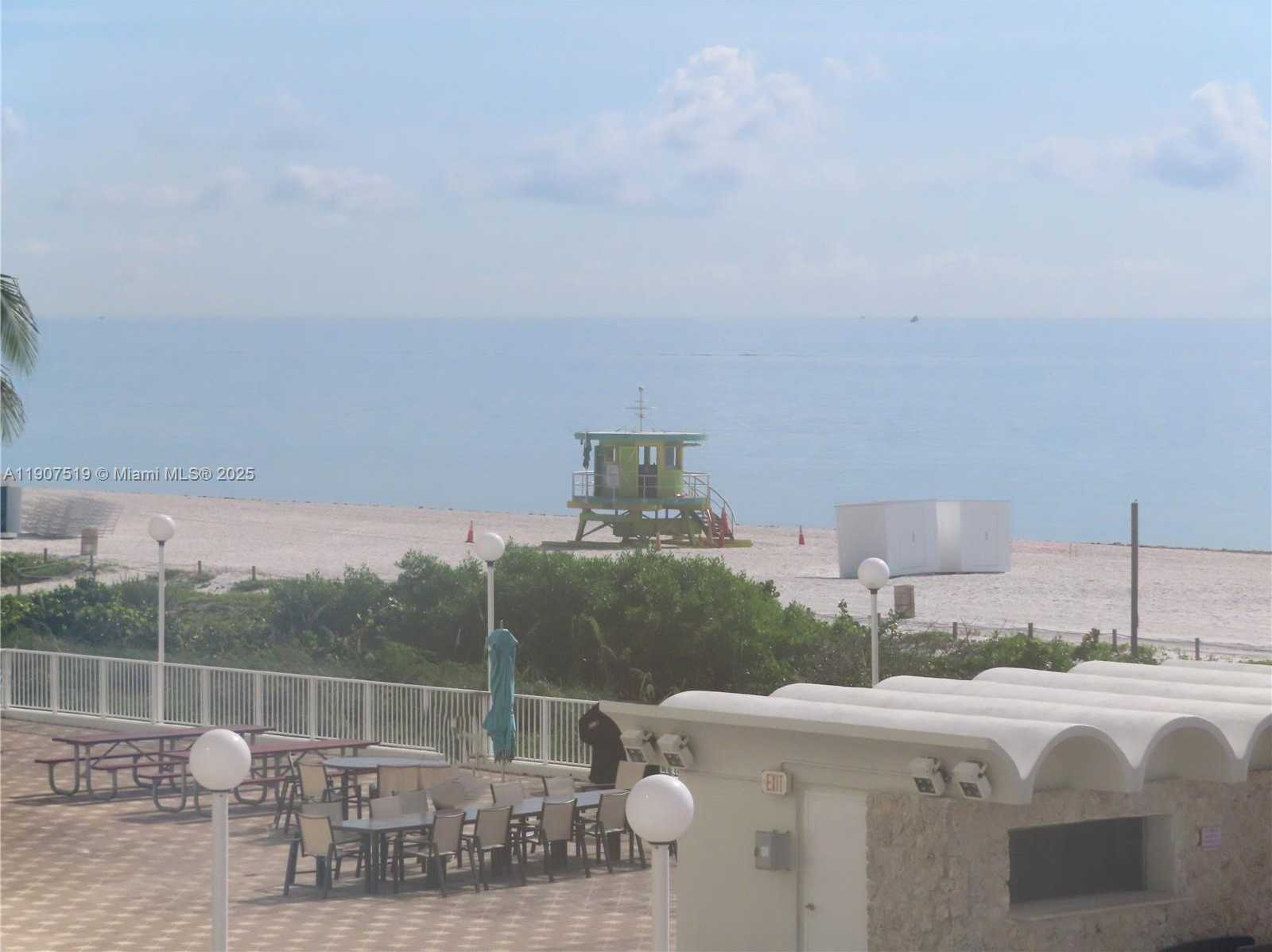 Small Image of 5701 COLLINS AVE #304, Miami Beach Number 4