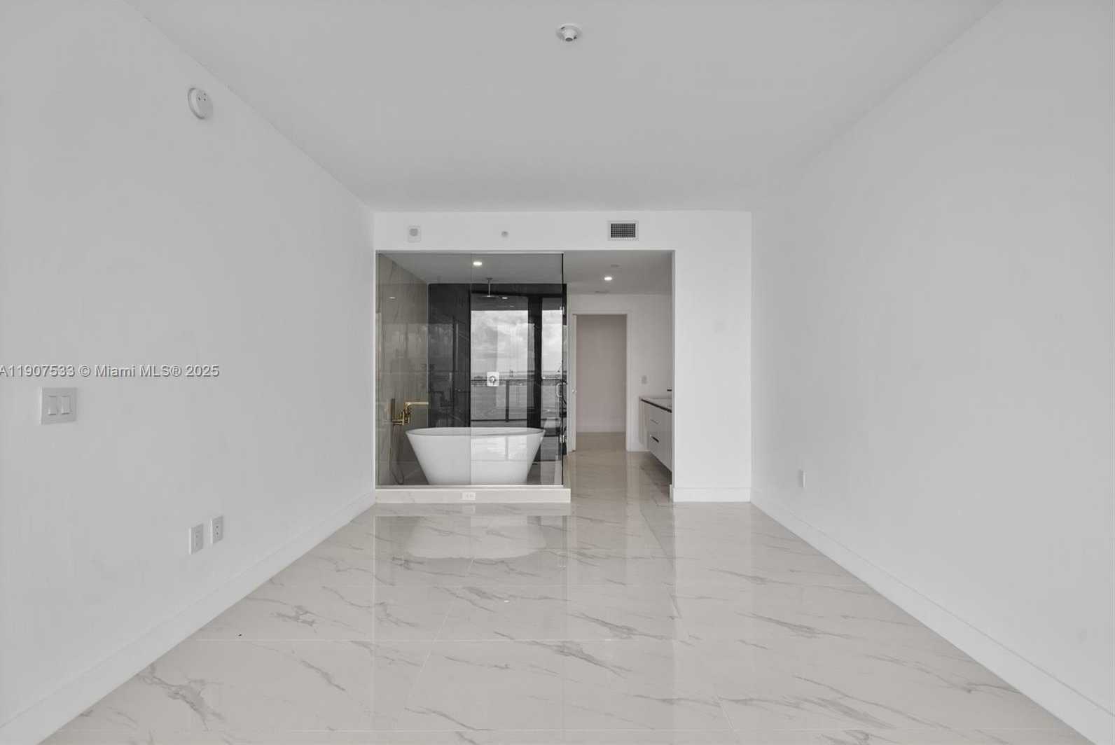 Small Image of 700 NORTH EAST 24 #2607, Miami Number 25