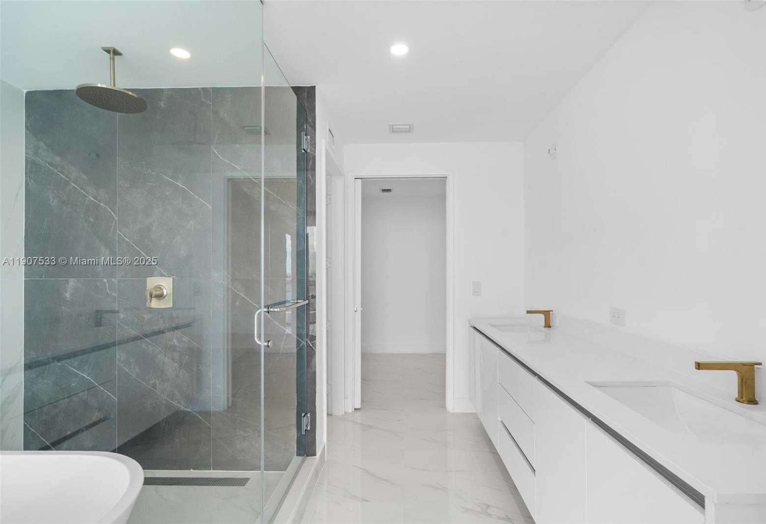 Small Image of 700 NORTH EAST 24 #2607, Miami Number 26