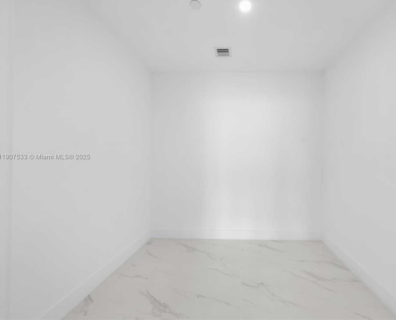 Small Image of 700 NORTH EAST 24 #2607, Miami Number 30