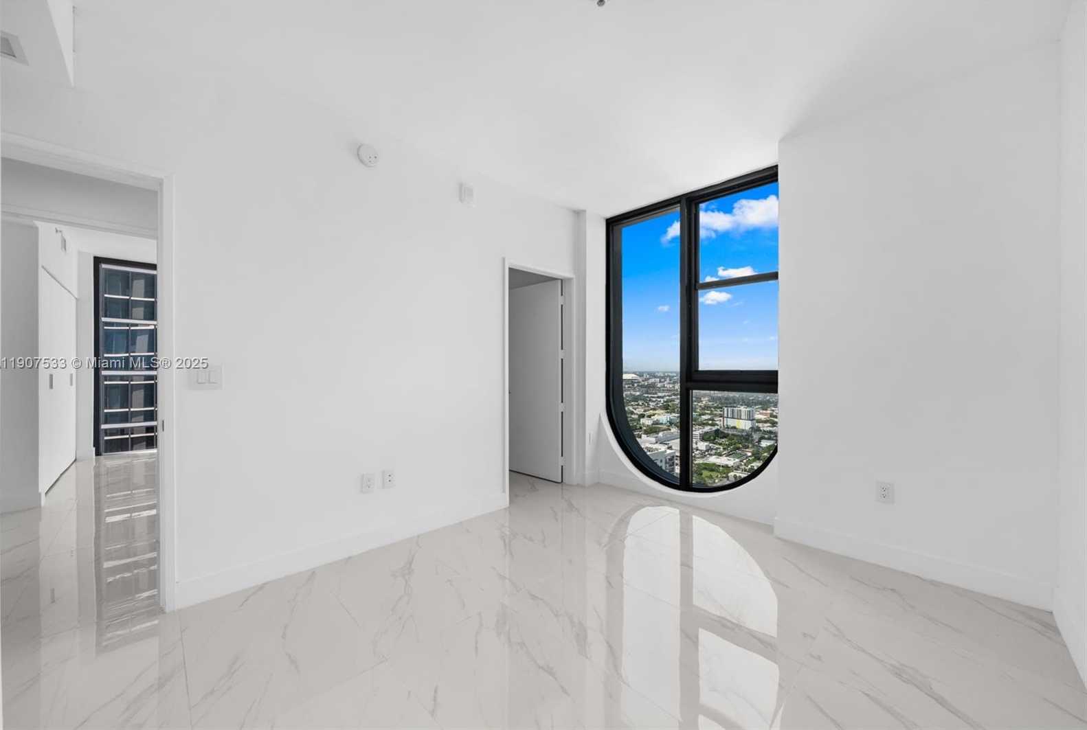 Small Image of 700 NORTH EAST 24 #2607, Miami Number 38