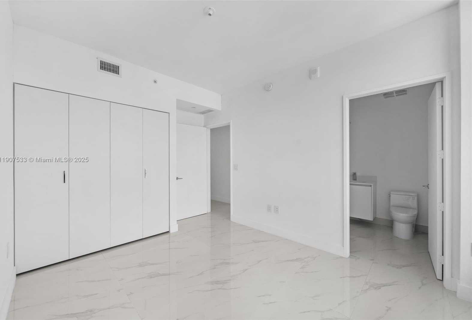 Small Image of 700 NORTH EAST 24 #2607, Miami Number 40