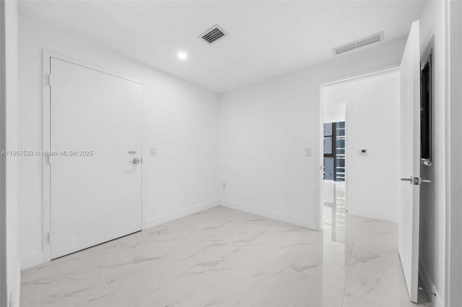 Small Image of 700 NORTH EAST 24 #2607, Miami Number 55