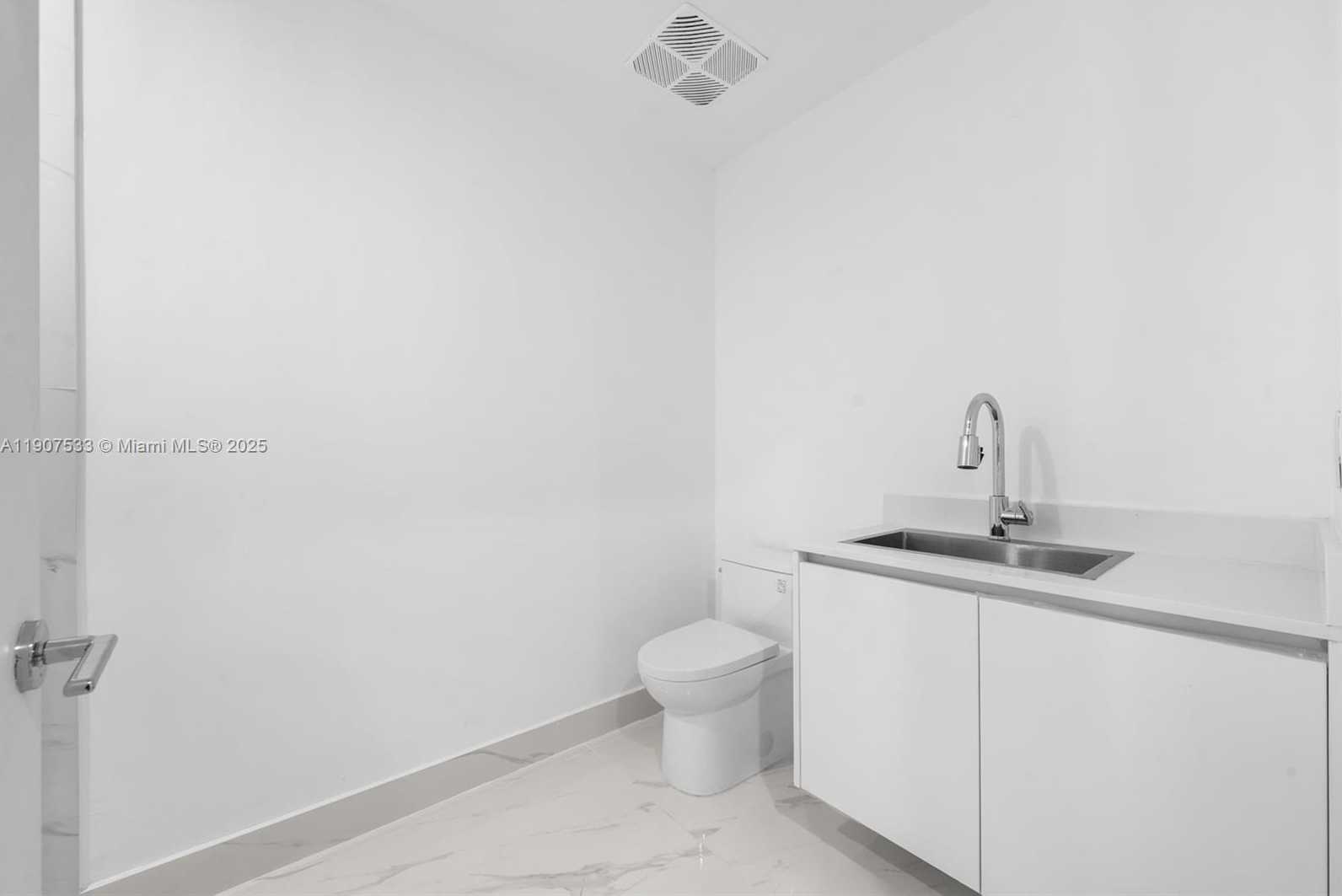 Small Image of 700 NORTH EAST 24 #2607, Miami Number 56