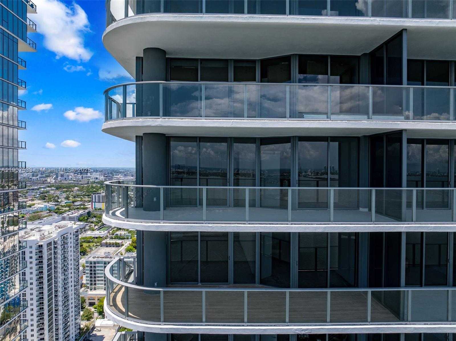 Small Image of 700 NORTH EAST 24 #2607, Miami Number 77