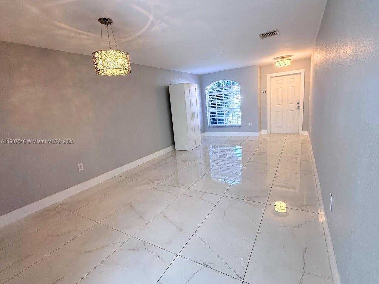 Small Image of Doral Number 10