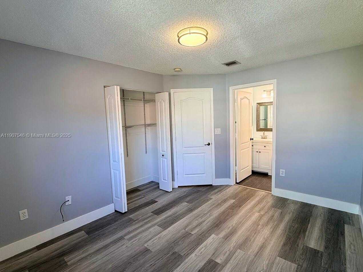 Small Image of Doral Number 11