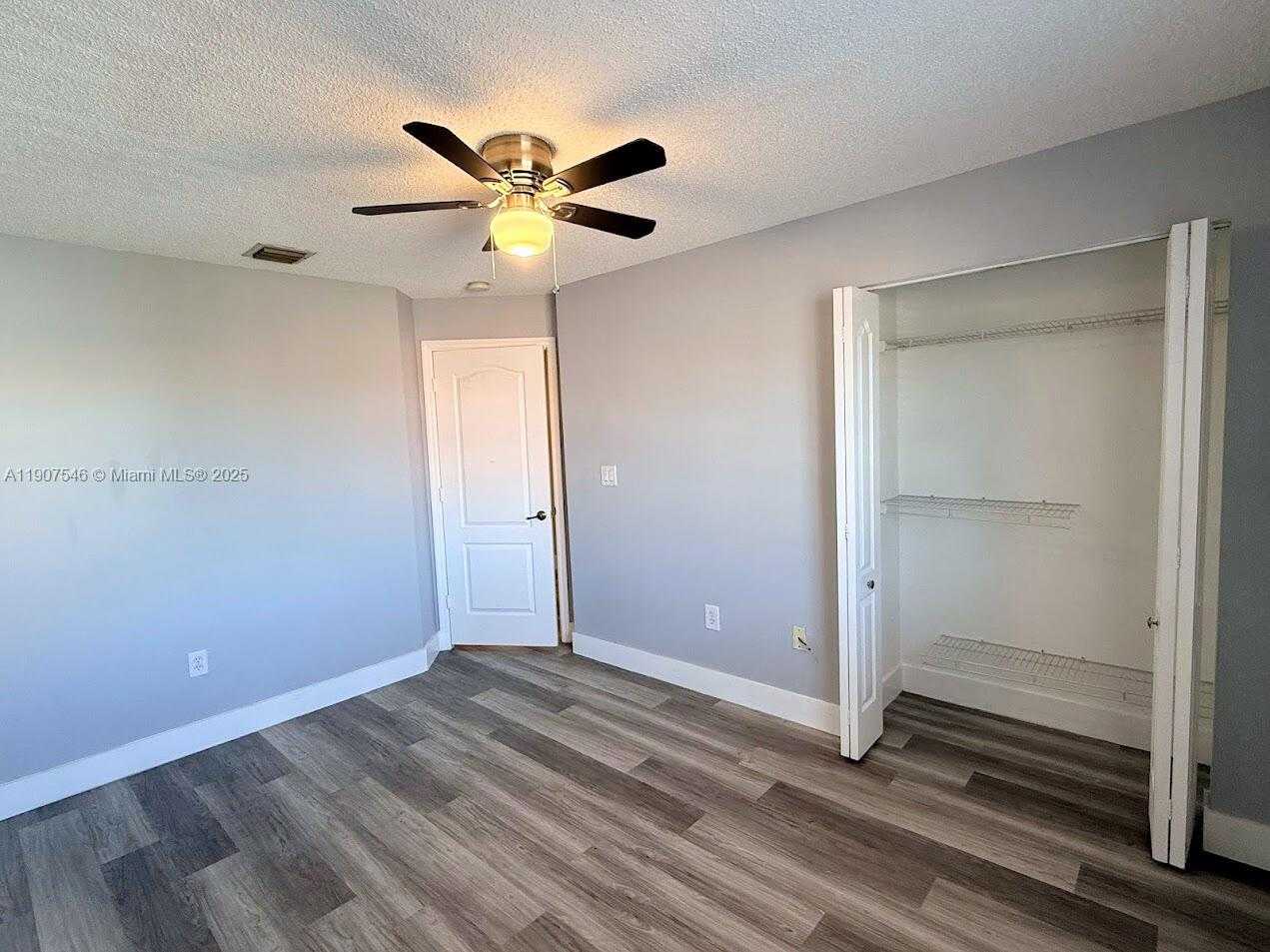 Small Image of Doral Number 14