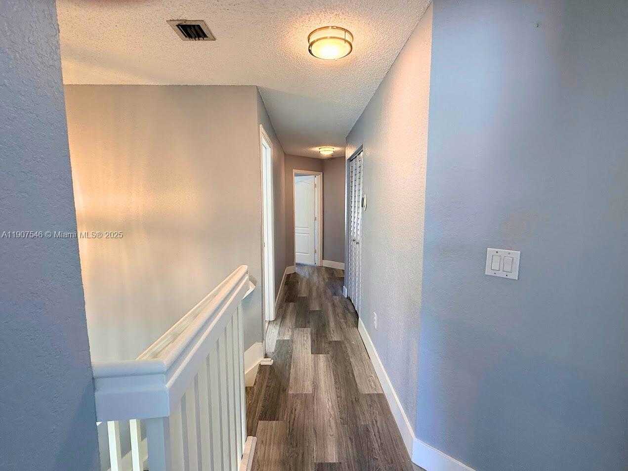 Small Image of Doral Number 15