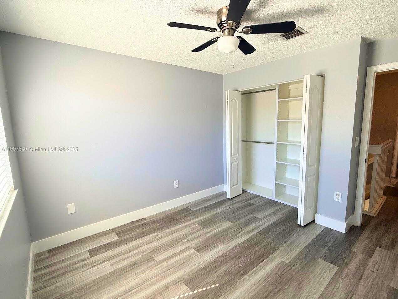 Small Image of Doral Number 16