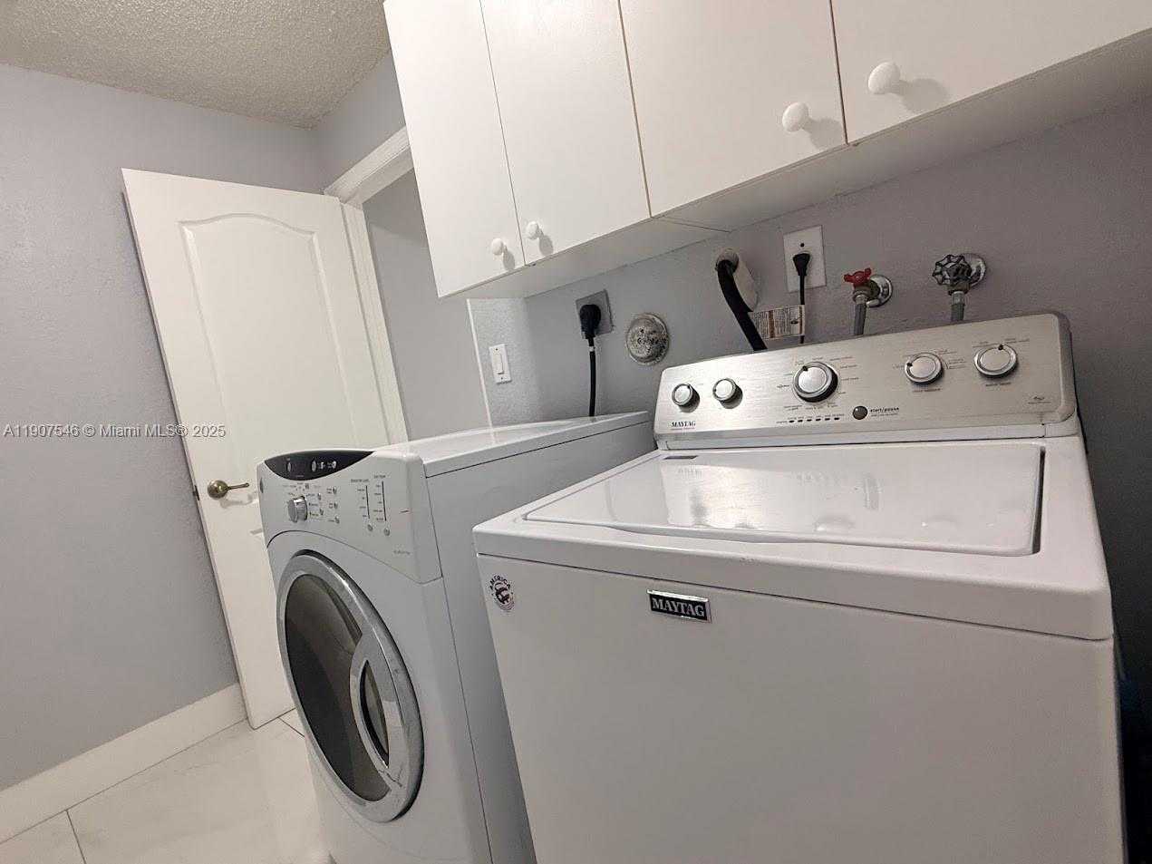 Small Image of Doral Number 8