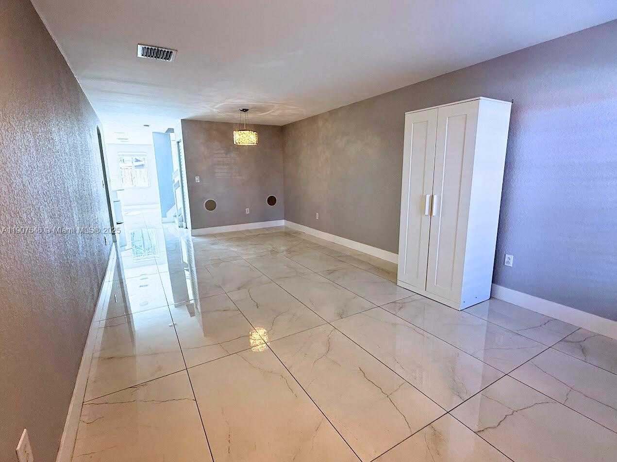 Small Image of Doral Number 9