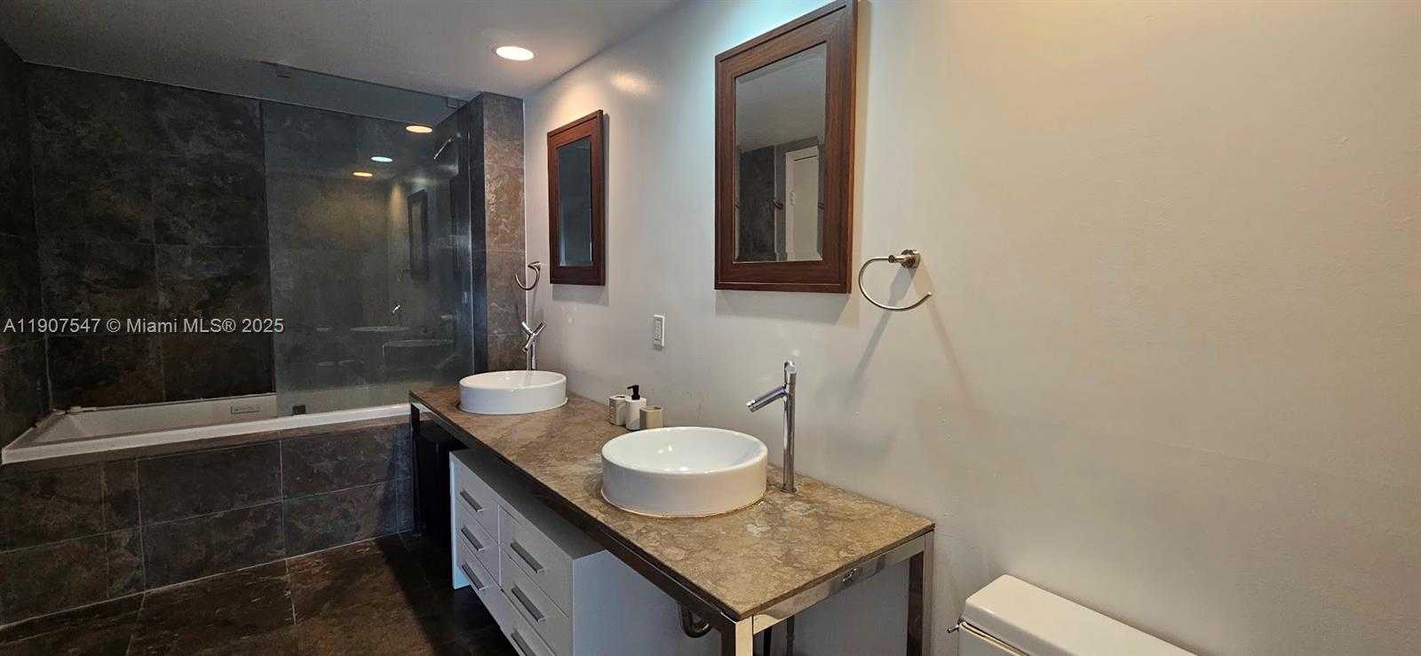 Small Image of 495 BRICKELL AVE #1109, Miami Number 8