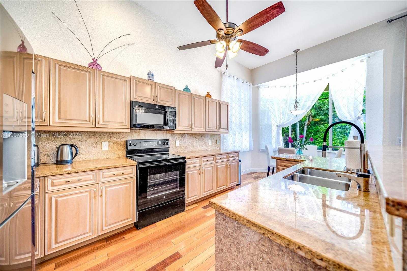 Small Image of 1241 SOUTH 13TH AVE #1241, Hollywood Number 9