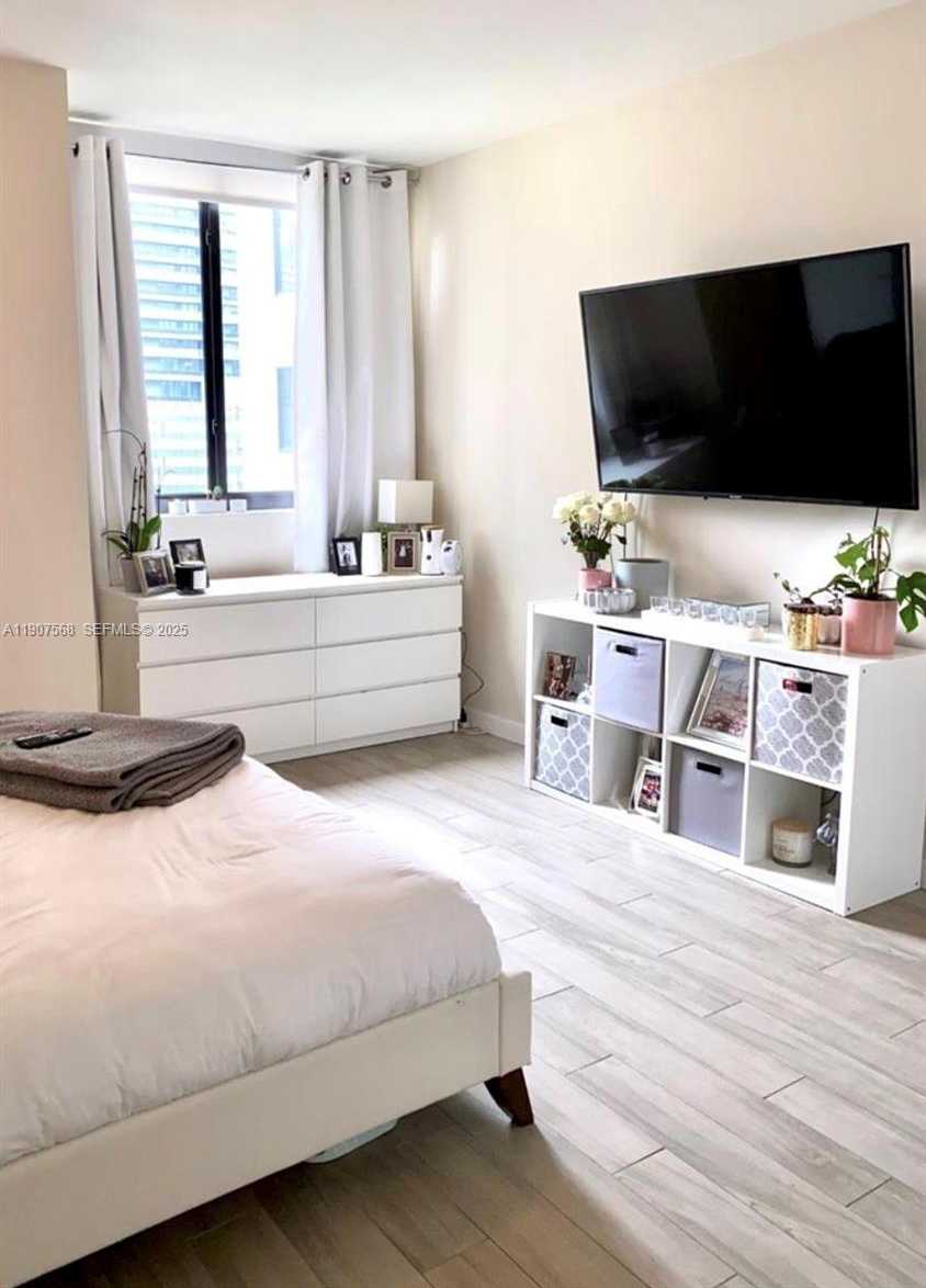 Small Image of 999 SOUTH WEST 1ST AVE #1407, Miami Number 4