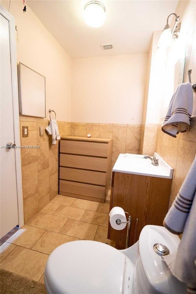 Small Image of 8844 NORTH WEST 113TH ST, Hialeah Gardens Number 11