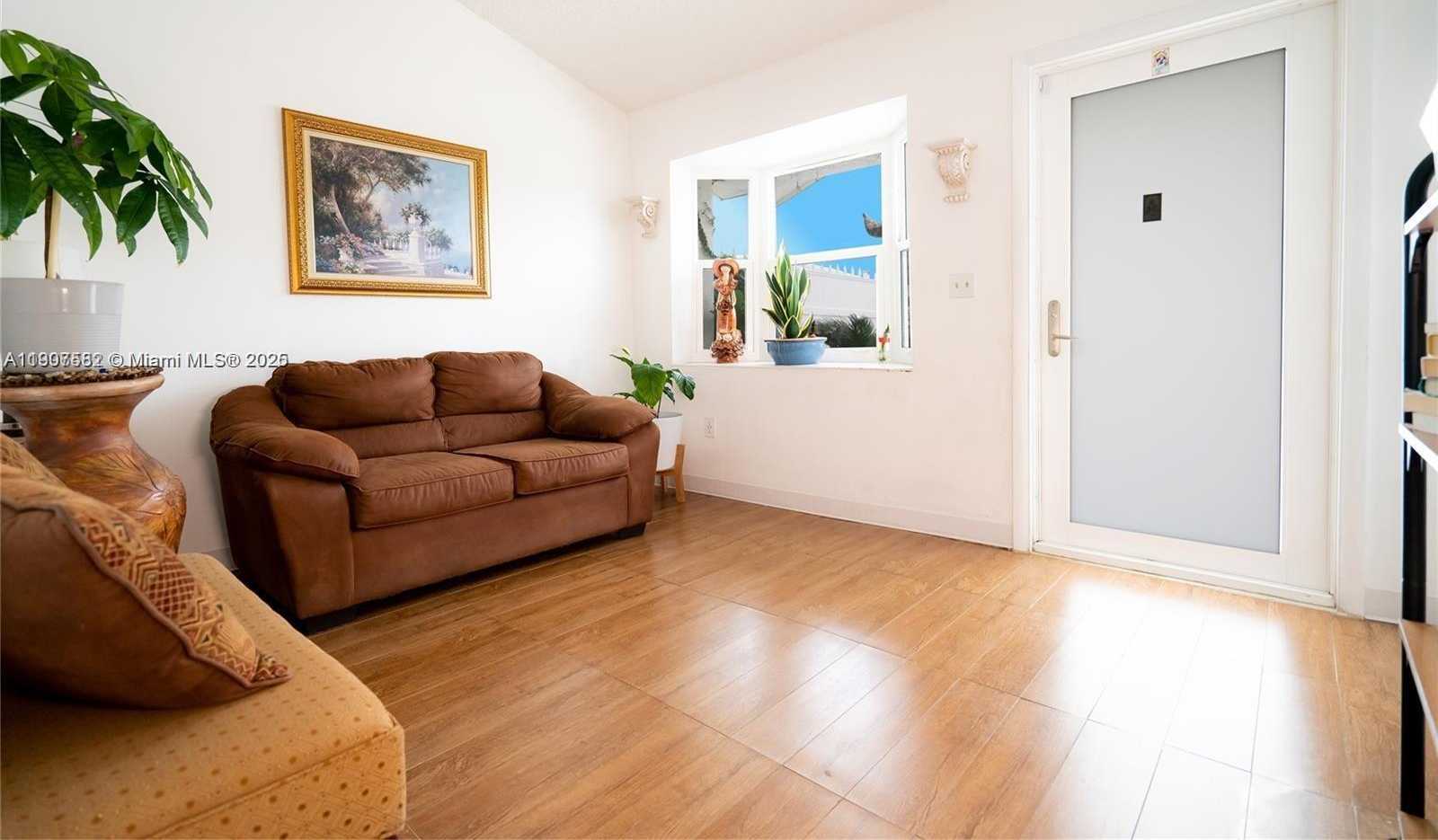 Small Image of 8844 NORTH WEST 113TH ST, Hialeah Gardens Number 3