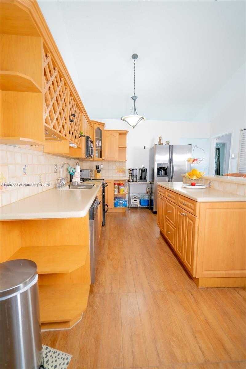 Small Image of 8844 NORTH WEST 113TH ST, Hialeah Gardens Number 6