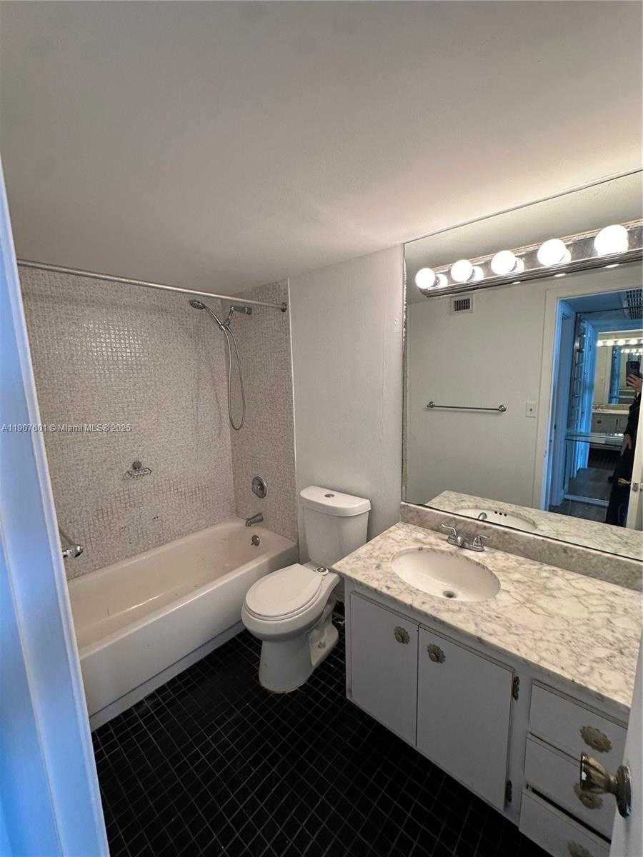 Small Image of 5750 COLLINS AVE #12D, Miami Beach Number 13