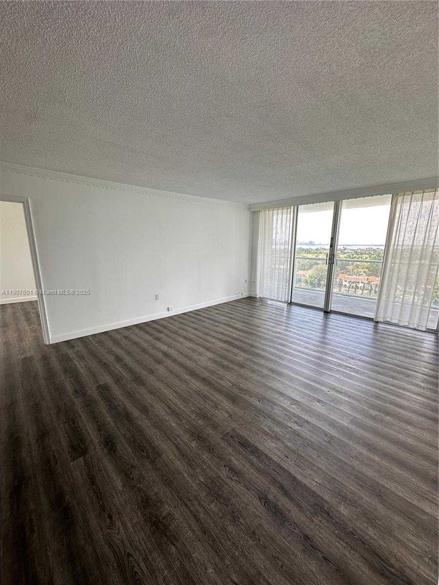 Small Image of 5750 COLLINS AVE #12D, Miami Beach Number 3