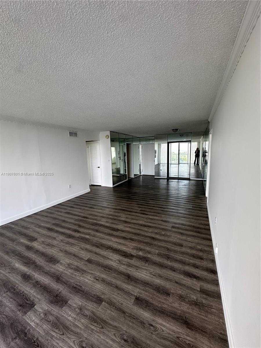 Small Image of 5750 COLLINS AVE #12D, Miami Beach Number 4