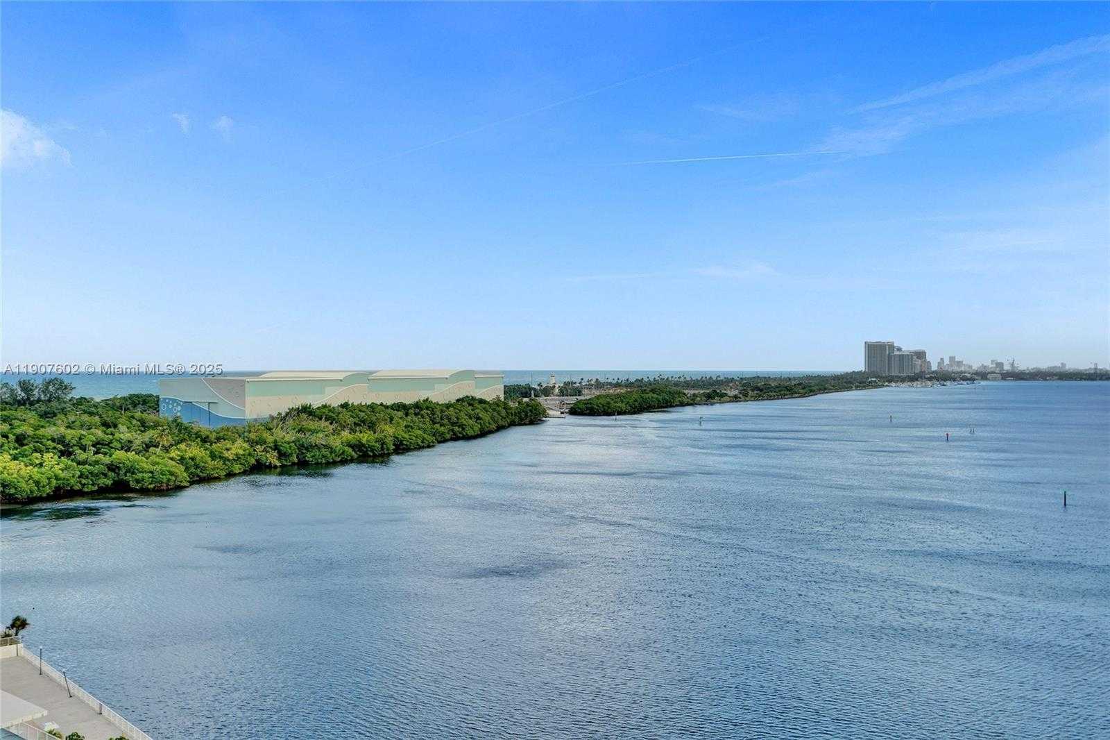 Small Image of 500 BAYVIEW DR #1018, Sunny Isles Beach Number 10