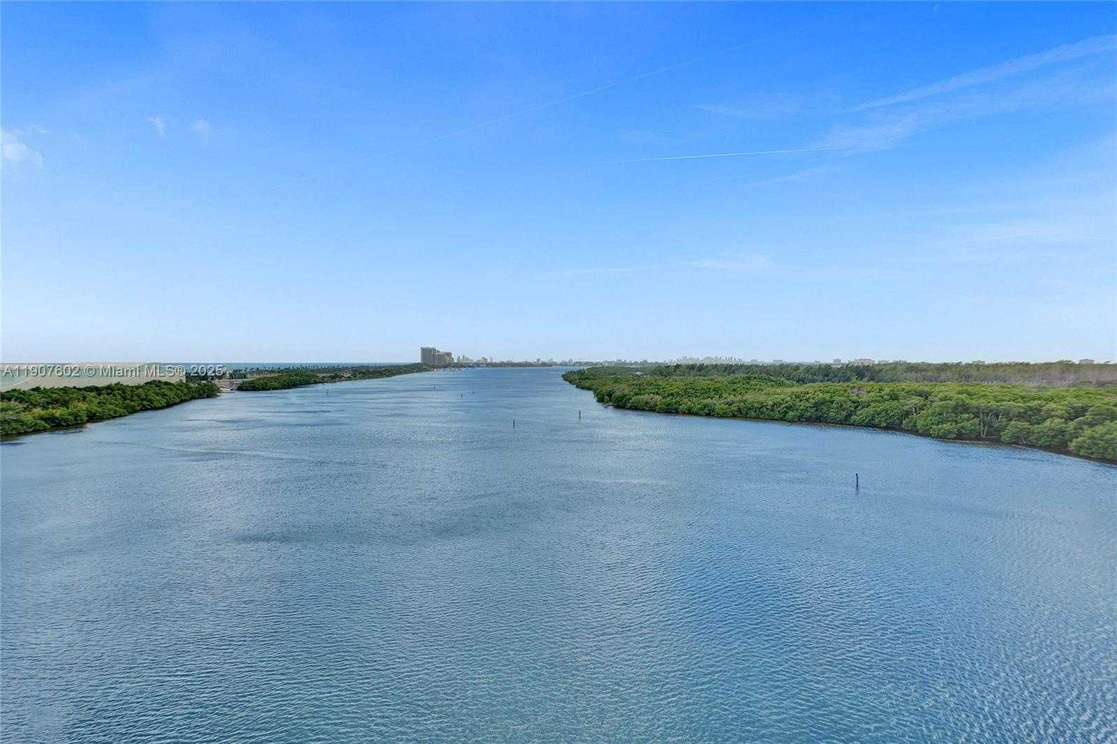 Small Image of 500 BAYVIEW DR #1018, Sunny Isles Beach Number 11