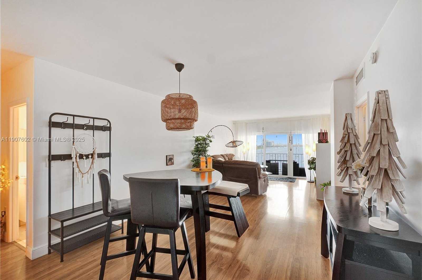 Small Image of 500 BAYVIEW DR #1018, Sunny Isles Beach Number 14