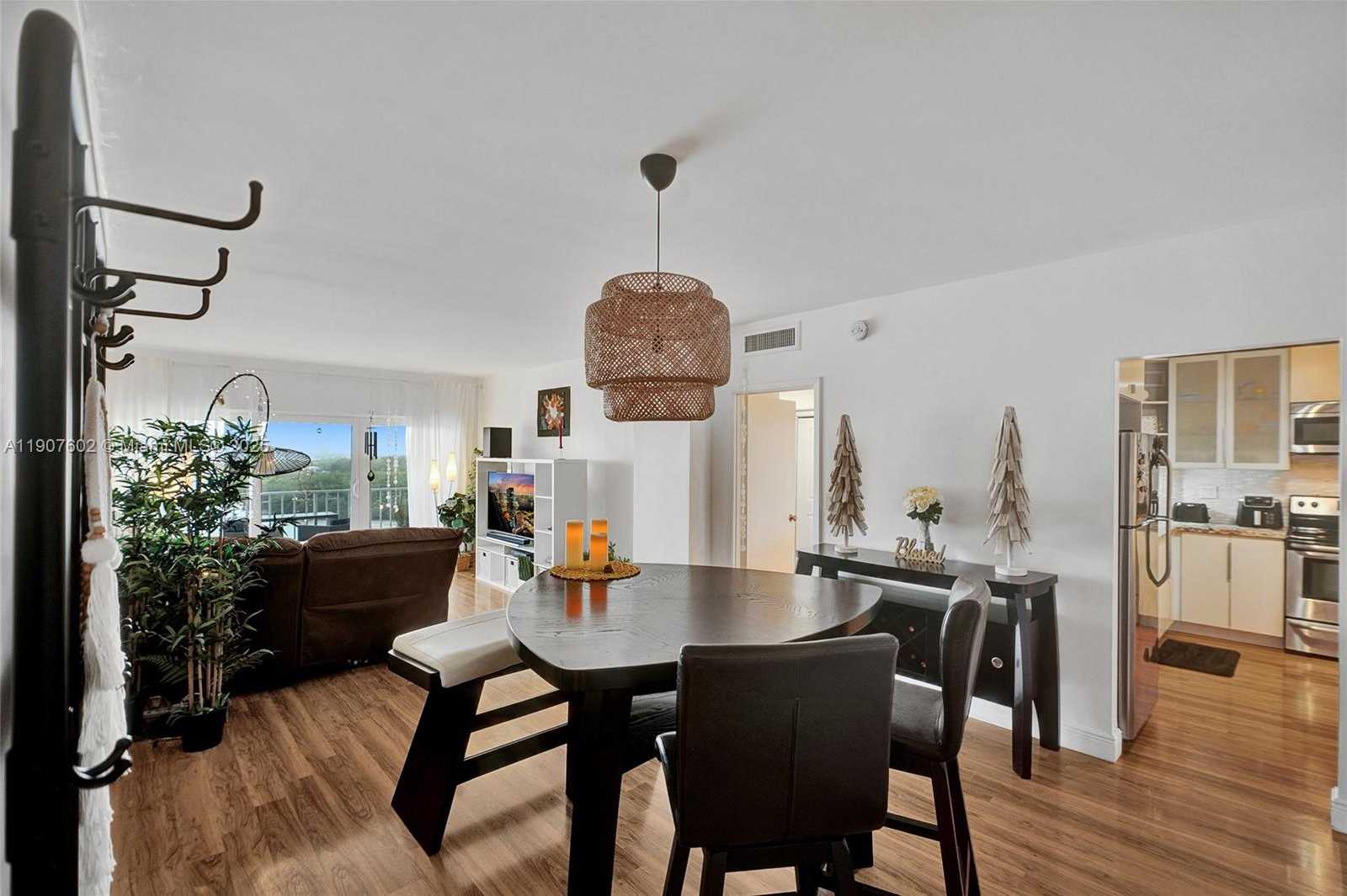 Small Image of 500 BAYVIEW DR #1018, Sunny Isles Beach Number 15