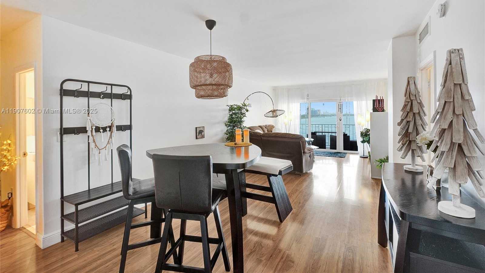 Small Image of 500 BAYVIEW DR #1018, Sunny Isles Beach Number 16