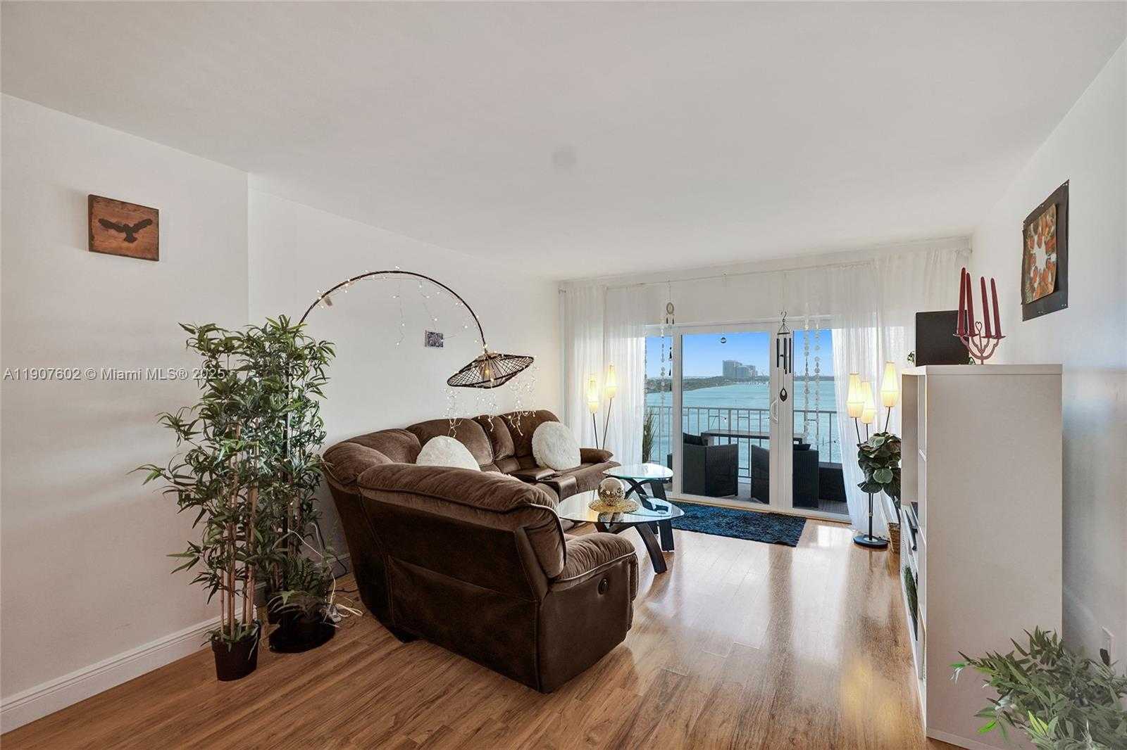 Small Image of 500 BAYVIEW DR #1018, Sunny Isles Beach Number 17