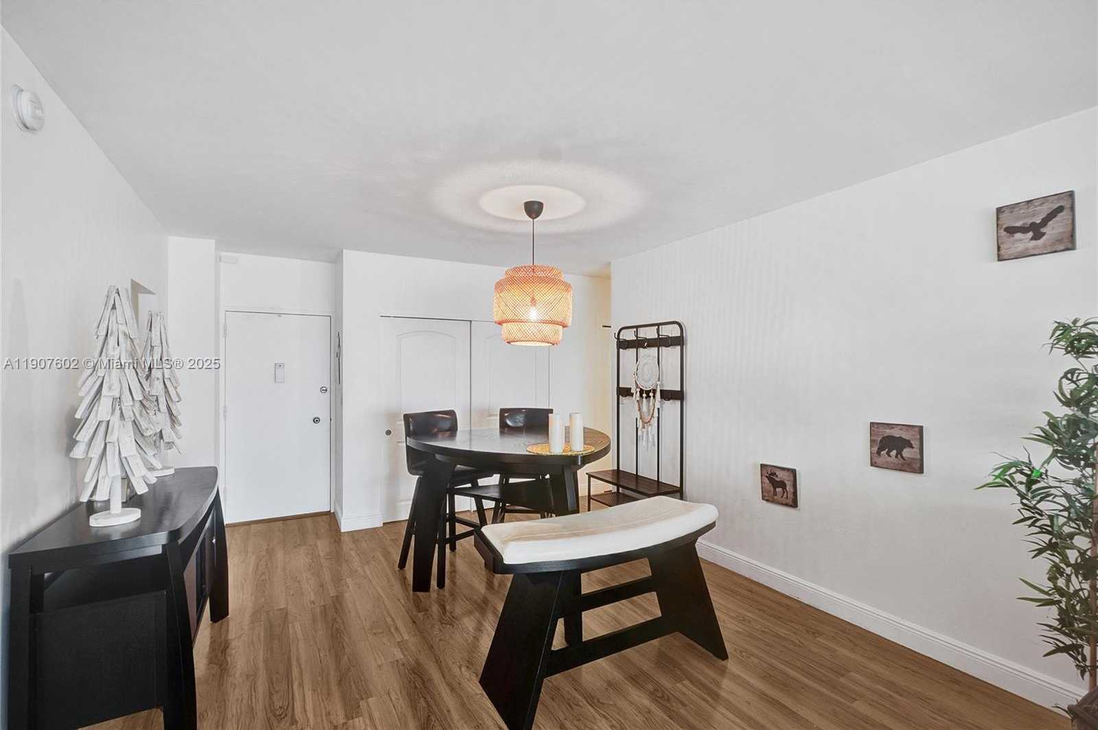 Small Image of 500 BAYVIEW DR #1018, Sunny Isles Beach Number 25