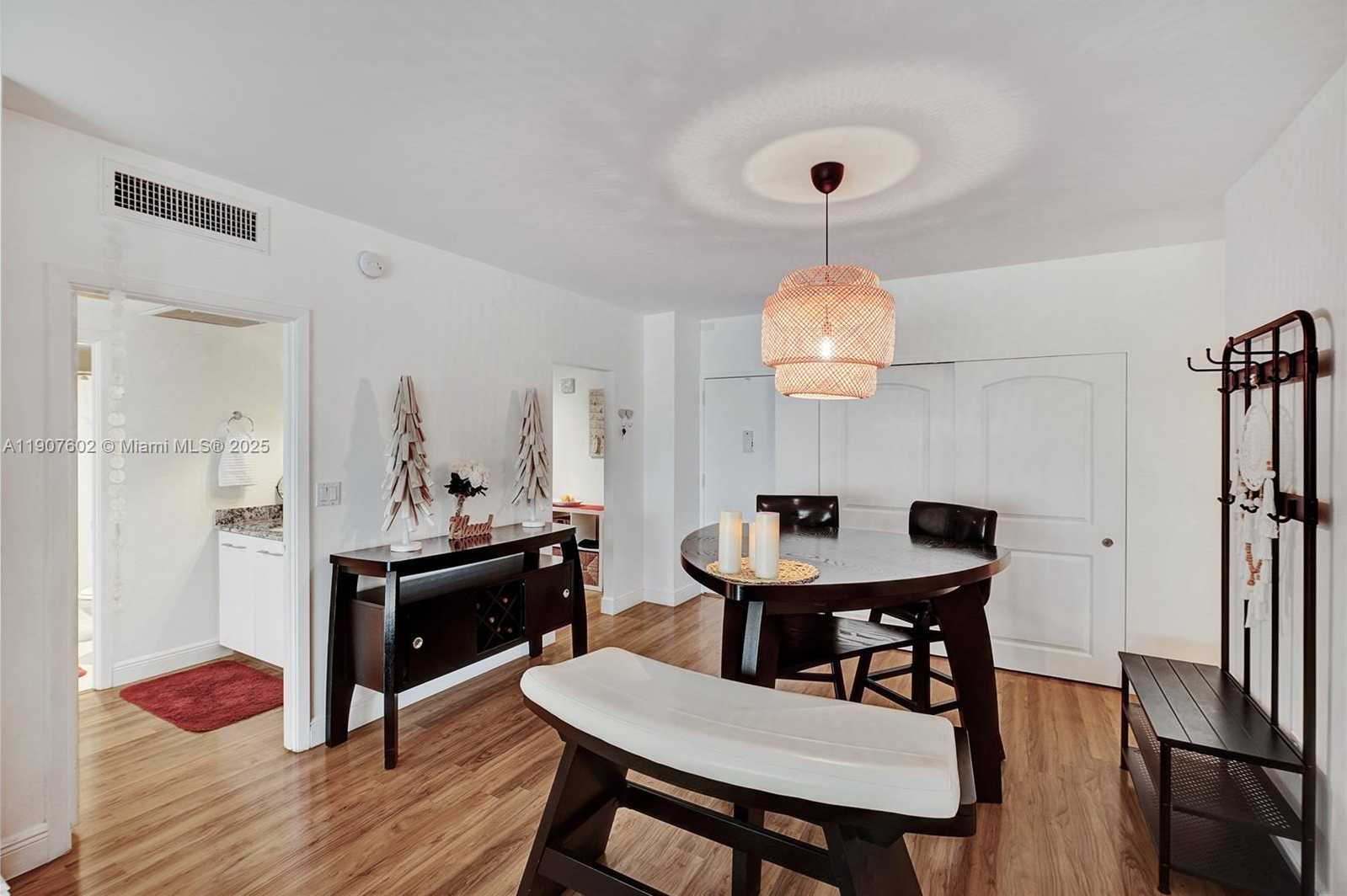 Small Image of 500 BAYVIEW DR #1018, Sunny Isles Beach Number 26