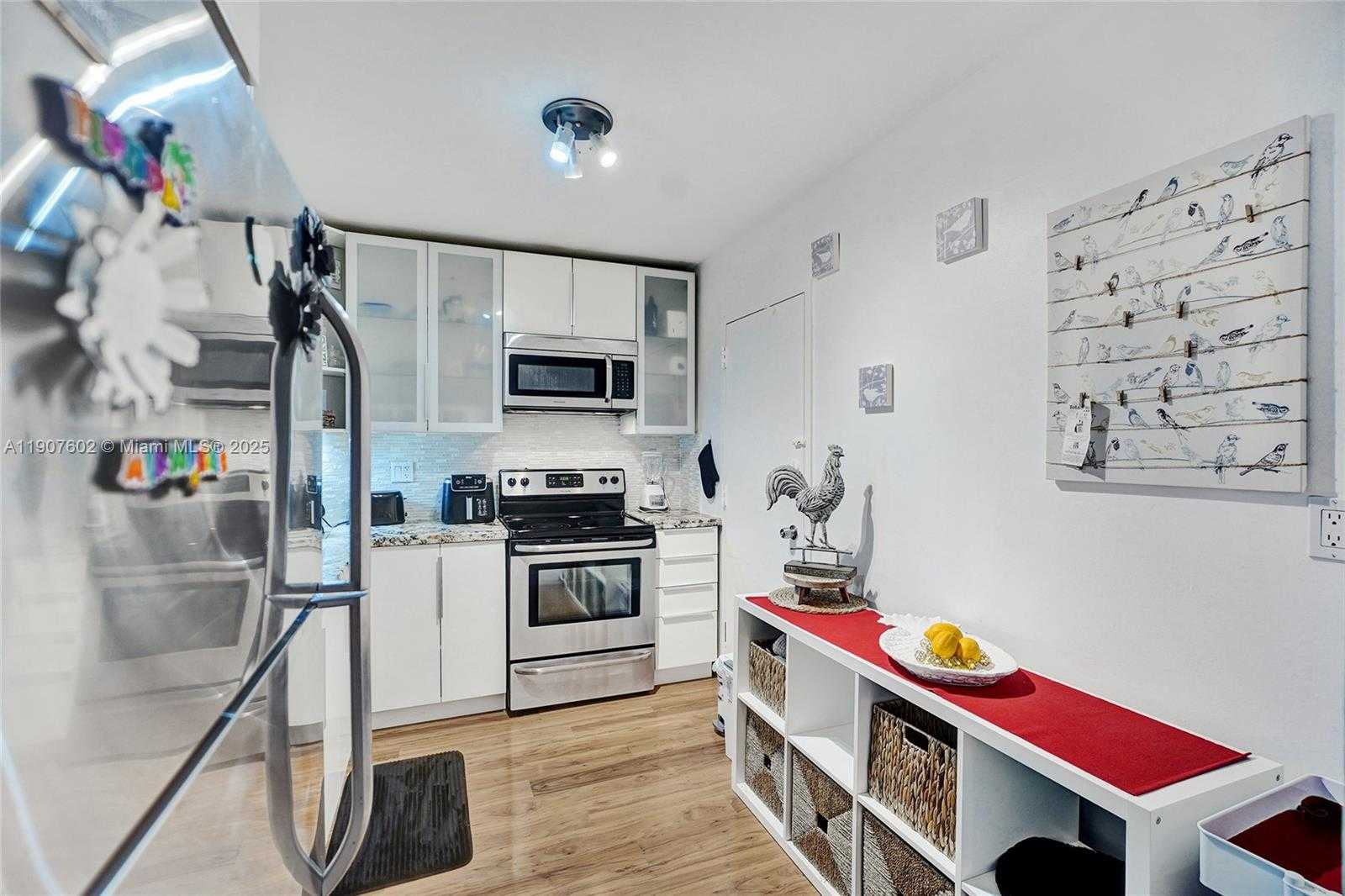 Small Image of 500 BAYVIEW DR #1018, Sunny Isles Beach Number 27