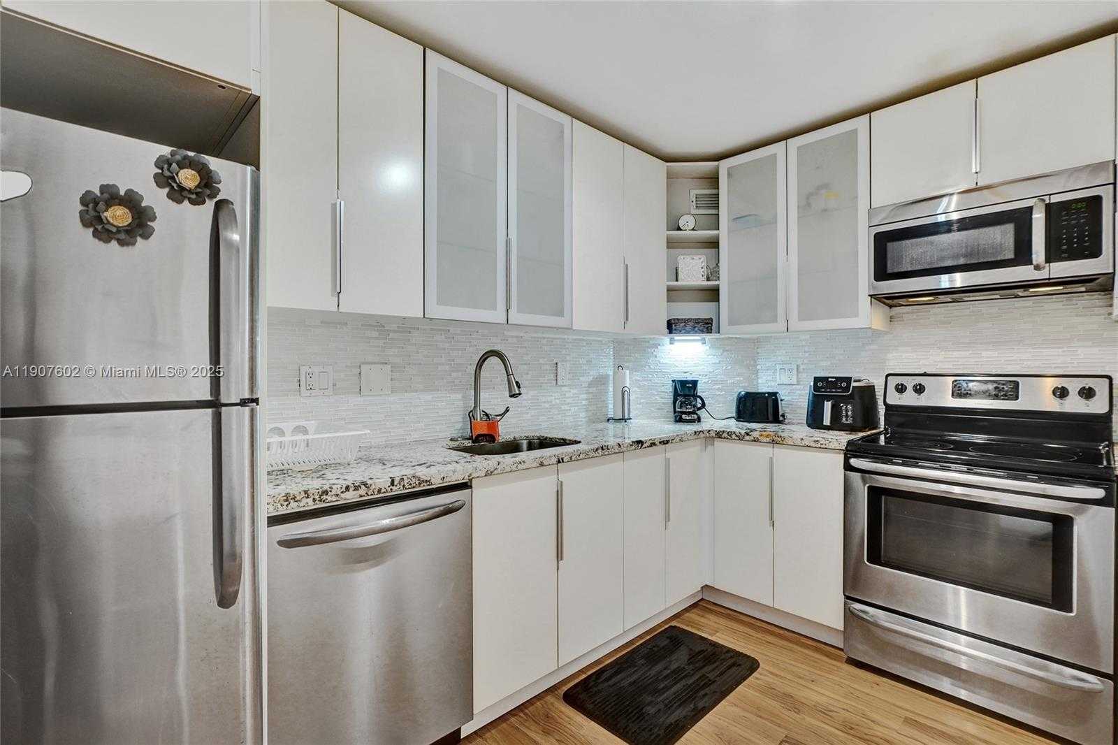 Small Image of 500 BAYVIEW DR #1018, Sunny Isles Beach Number 28