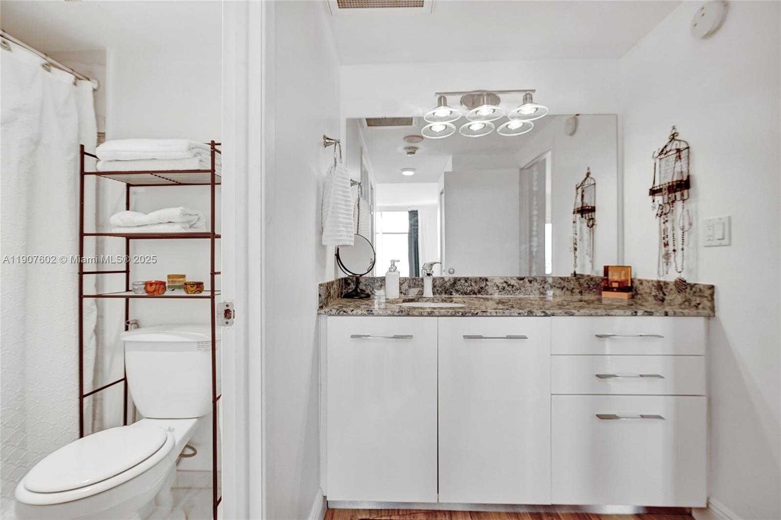 Small Image of 500 BAYVIEW DR #1018, Sunny Isles Beach Number 31