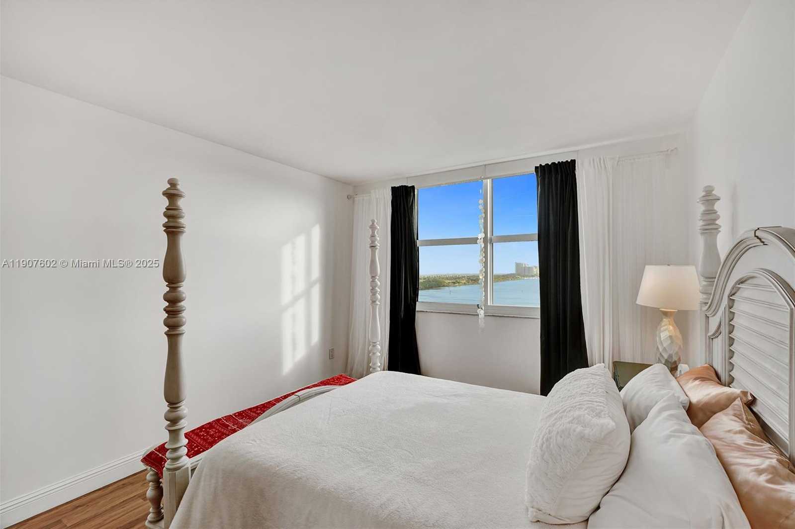 Small Image of 500 BAYVIEW DR #1018, Sunny Isles Beach Number 34