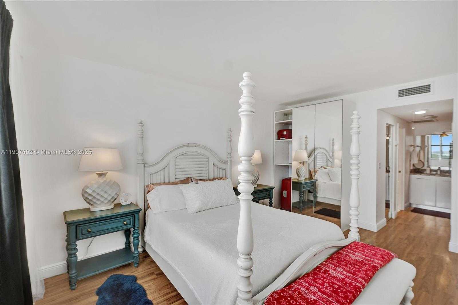 Small Image of 500 BAYVIEW DR #1018, Sunny Isles Beach Number 35