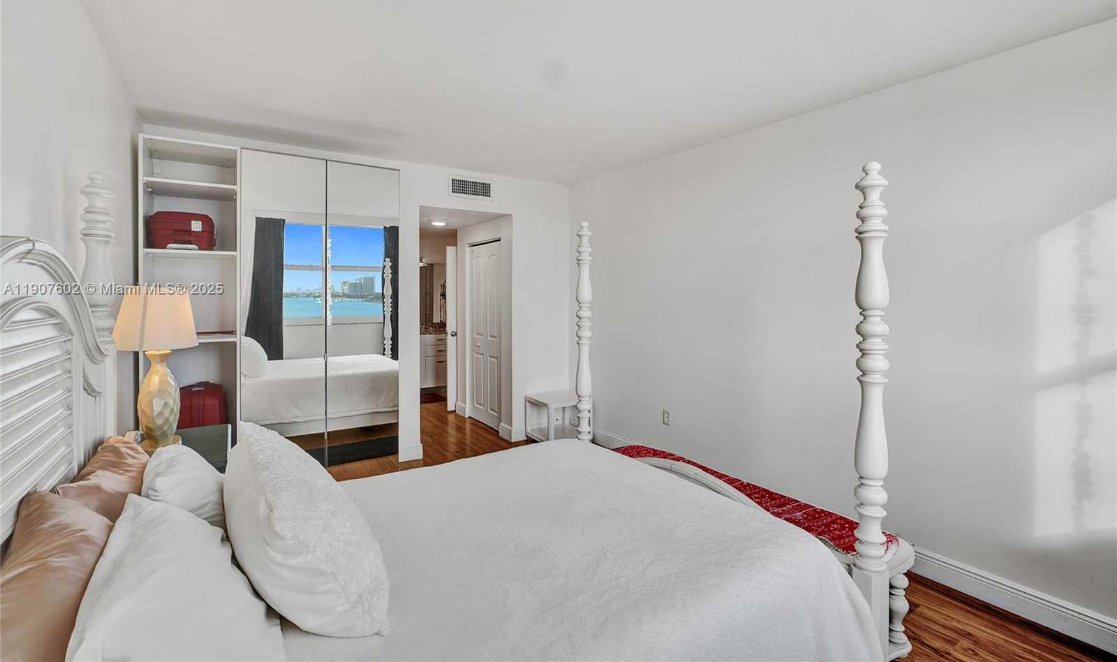 Small Image of 500 BAYVIEW DR #1018, Sunny Isles Beach Number 36