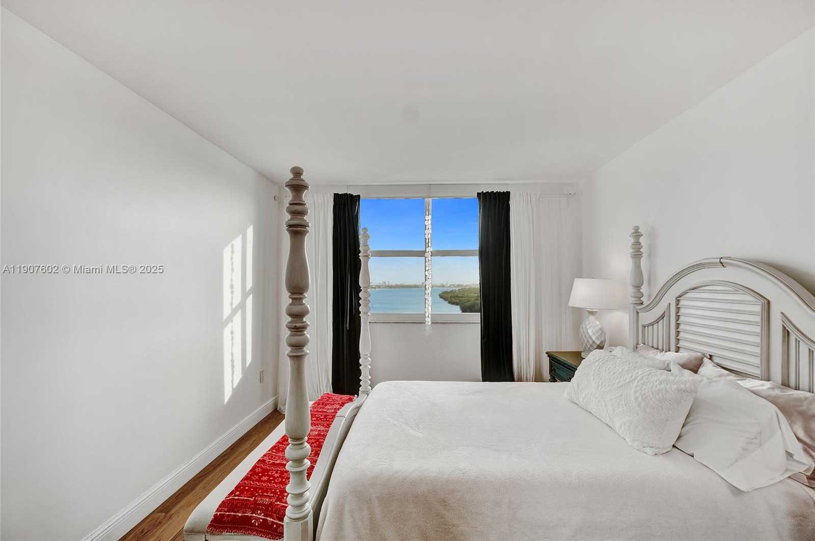 Small Image of 500 BAYVIEW DR #1018, Sunny Isles Beach Number 37